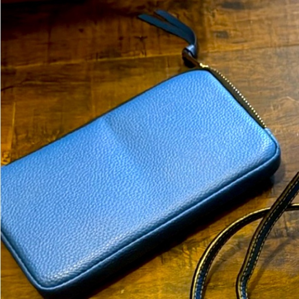 NWOT Bandolier EXPANDED POUCH
Pebble Leather Expanded Zip Pouch in Blue